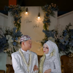 Tatapan Penuh Makna